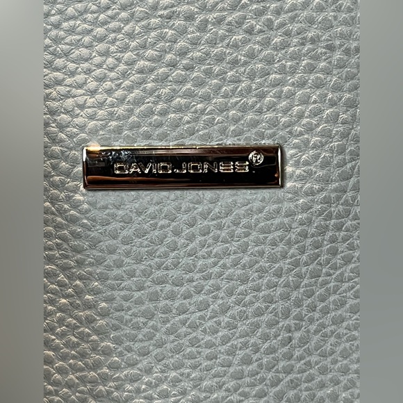 DAVID JONES Vegan leather tote bag in light grey. - Picture 3 of 9